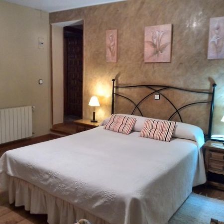 Hostal Chinchon Exterior photo