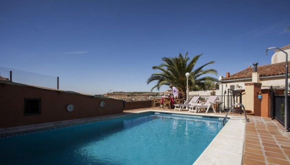 Hostal Chinchon Exterior photo