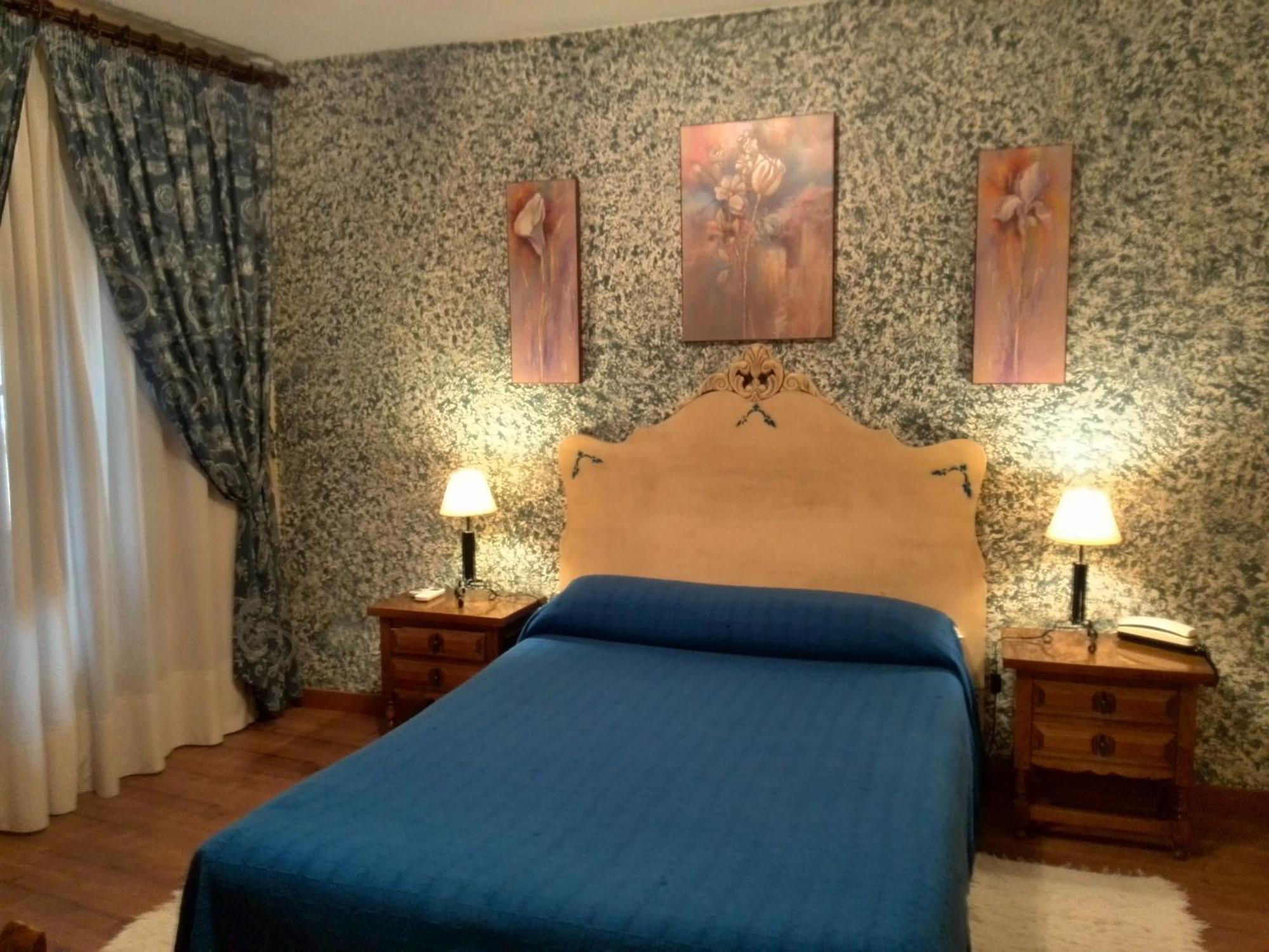 Hostal Chinchon Exterior photo