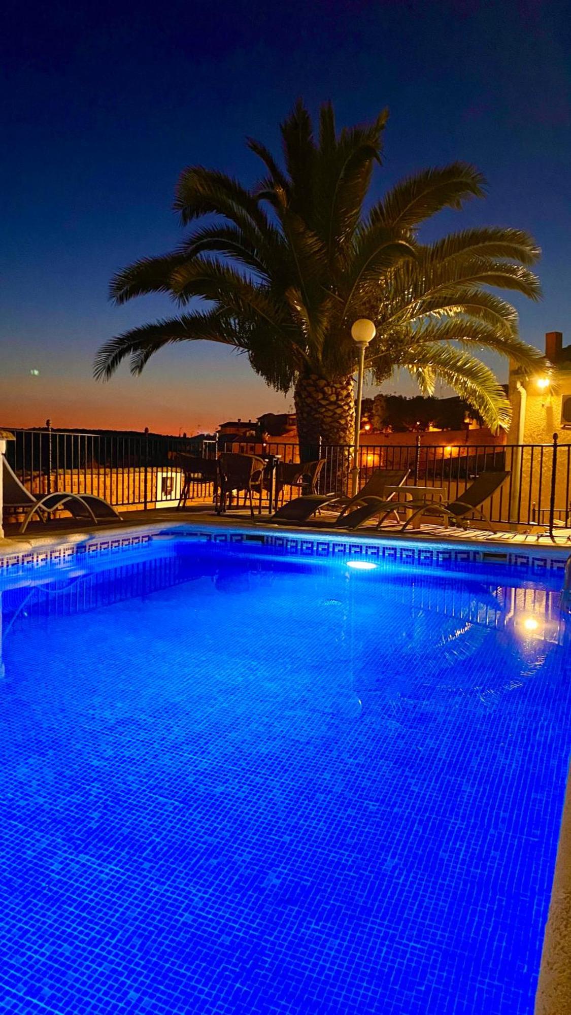 Hostal Chinchon Exterior photo