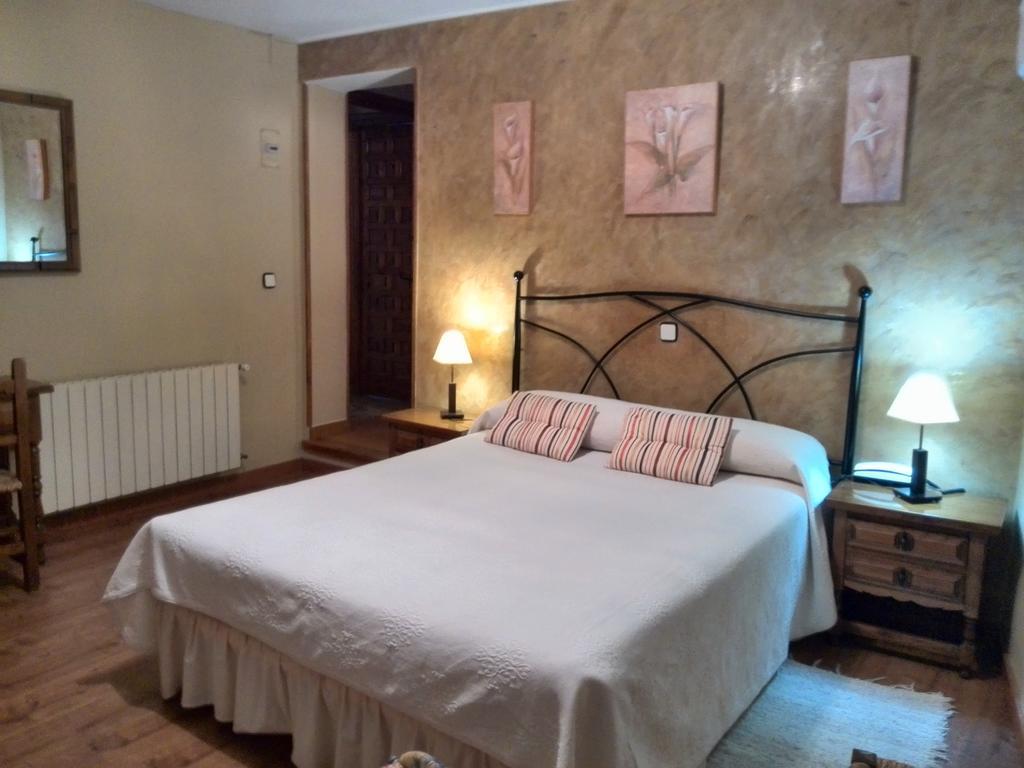 Hostal Chinchon Exterior photo