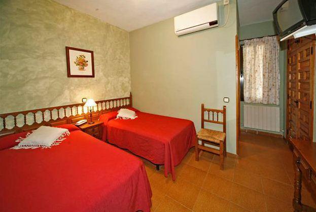 Hostal Chinchon Exterior photo