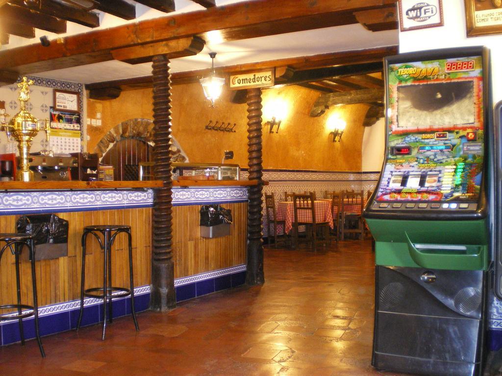 Hostal Chinchon Exterior photo